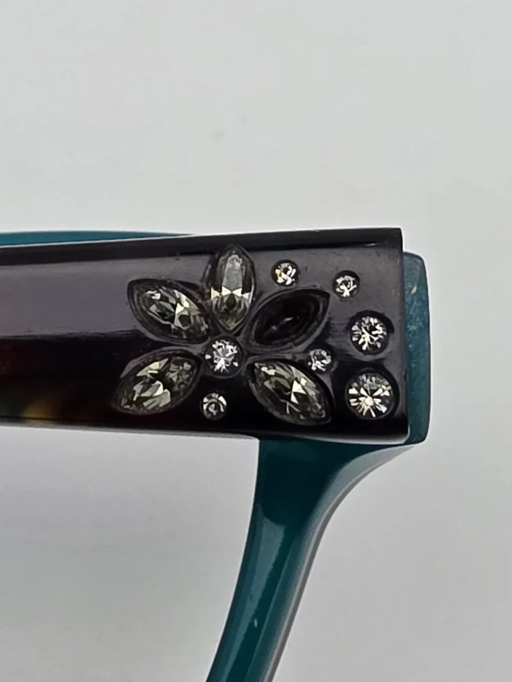 Vera Wang V909 NV Navy Rhinestone Eyeglasses Frame w/ Flexhinge and Case 52mm